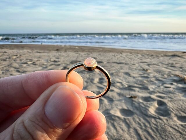 Cute little ring found its way under my metal detector today on the beach. 

#metaldetecting #beachdetecting #metaldetectingusa #lostandfound #stinsonbeach