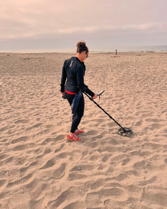 My sister visited and I took her out for some detecting - she came away with a small ring for herself! 

#metaldetecting #seesters